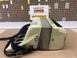 COVELLA ACCORDION #524 VINTAGE!!!!